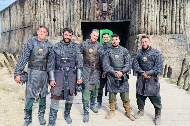 Barabás Árpád, becenevén Dodó (jobbról a második) a The Last Kingdom forgatásán •  Fotó: Barabás Árpád Facebook-oldala