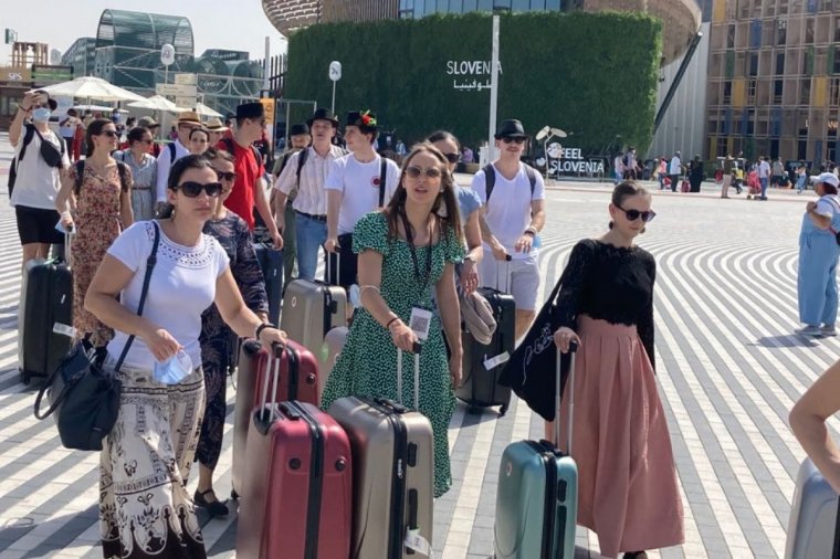 Megérkeztek Dubajba a Hargita Nemzeti Székely Népi Együttes tagjai