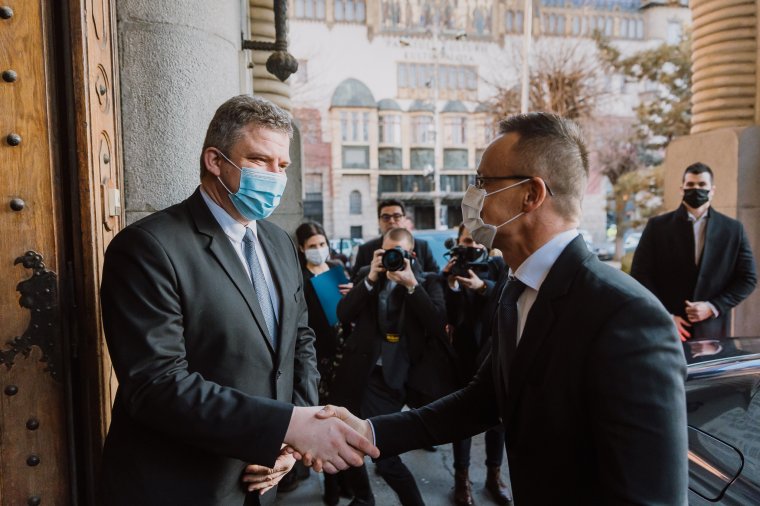 Marosvásárhelyen kezdte erdélyi látogatását Szijjártó Péter
