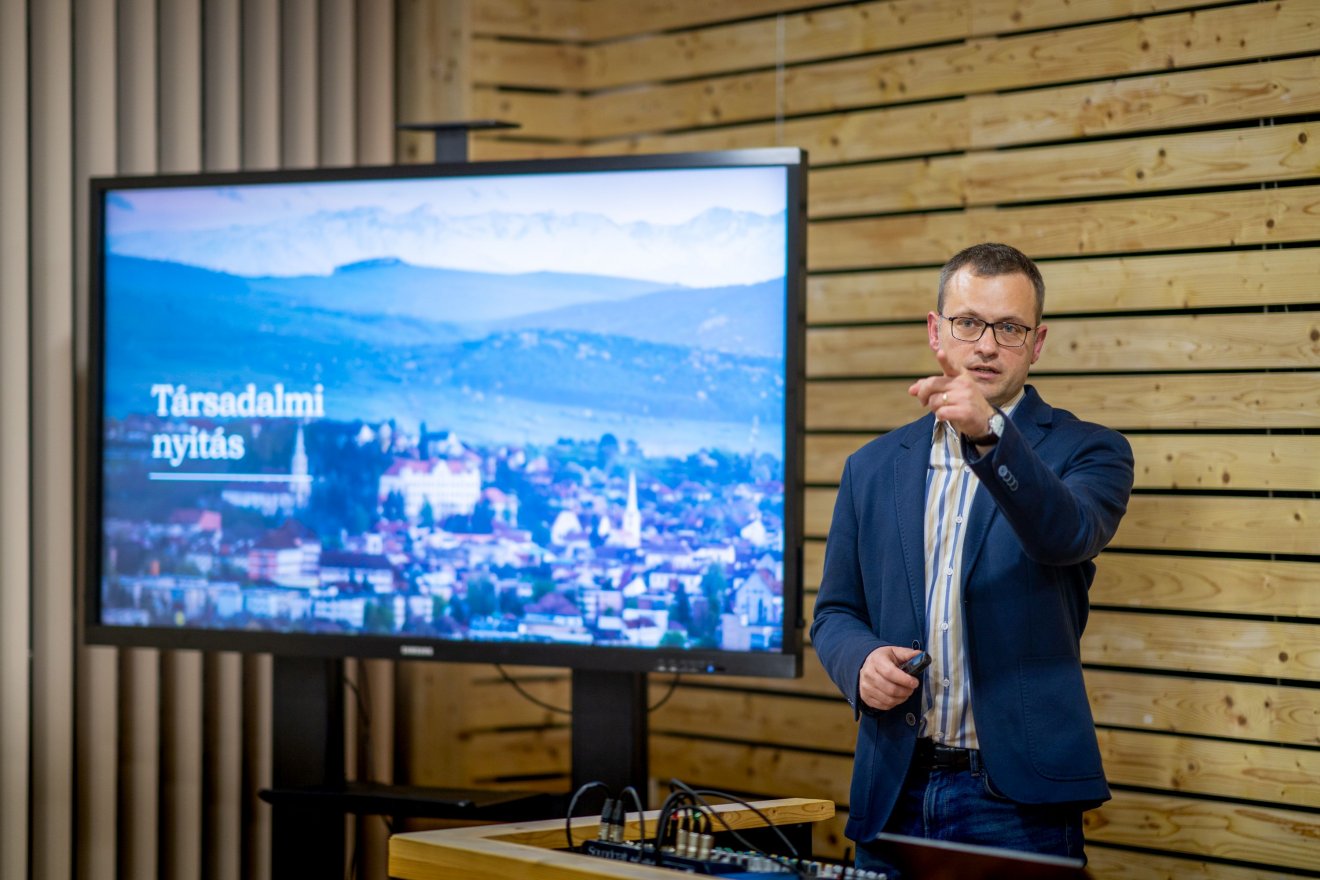 •  Fotó: Miklós Zoltán kampánycsapata