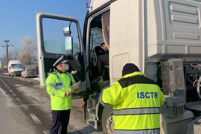 Górcső alatt a teherautók •  Fotó: Maros megyei rendőrség