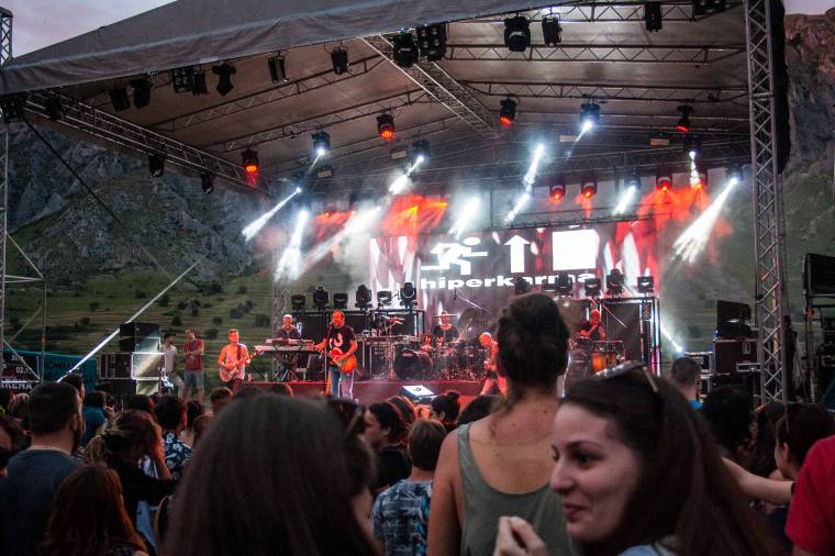 Napfelkeltétől napnyugtáig szól a zene Torockón – átnevezett színpadok, új előadóterek a júliusi Double Rise fesztiválon