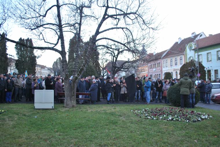 Ismét Beke István mellett tüntettek