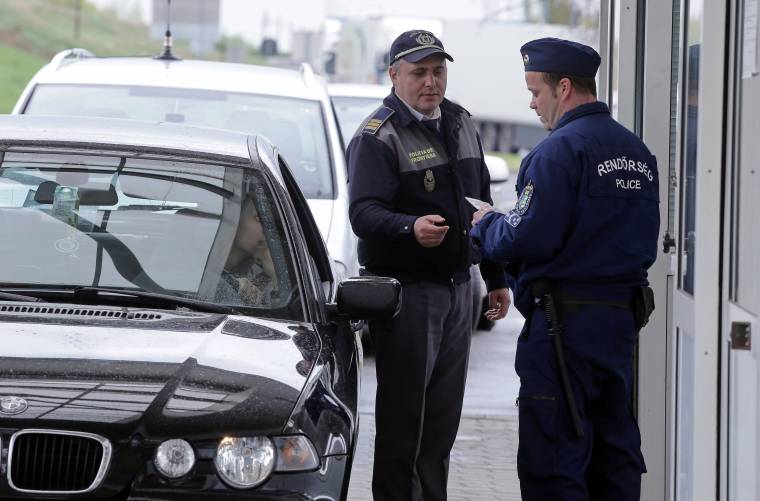 Belügyminiszter: a román és a magyar hatóságok rossz kommunikációja is okolható a határ menti torlódásokért