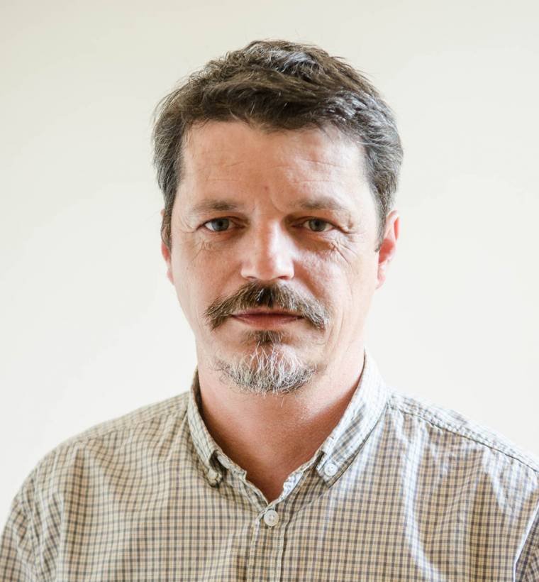 Nem önfeladás, ha adunk románjainknak – és nem pofont!