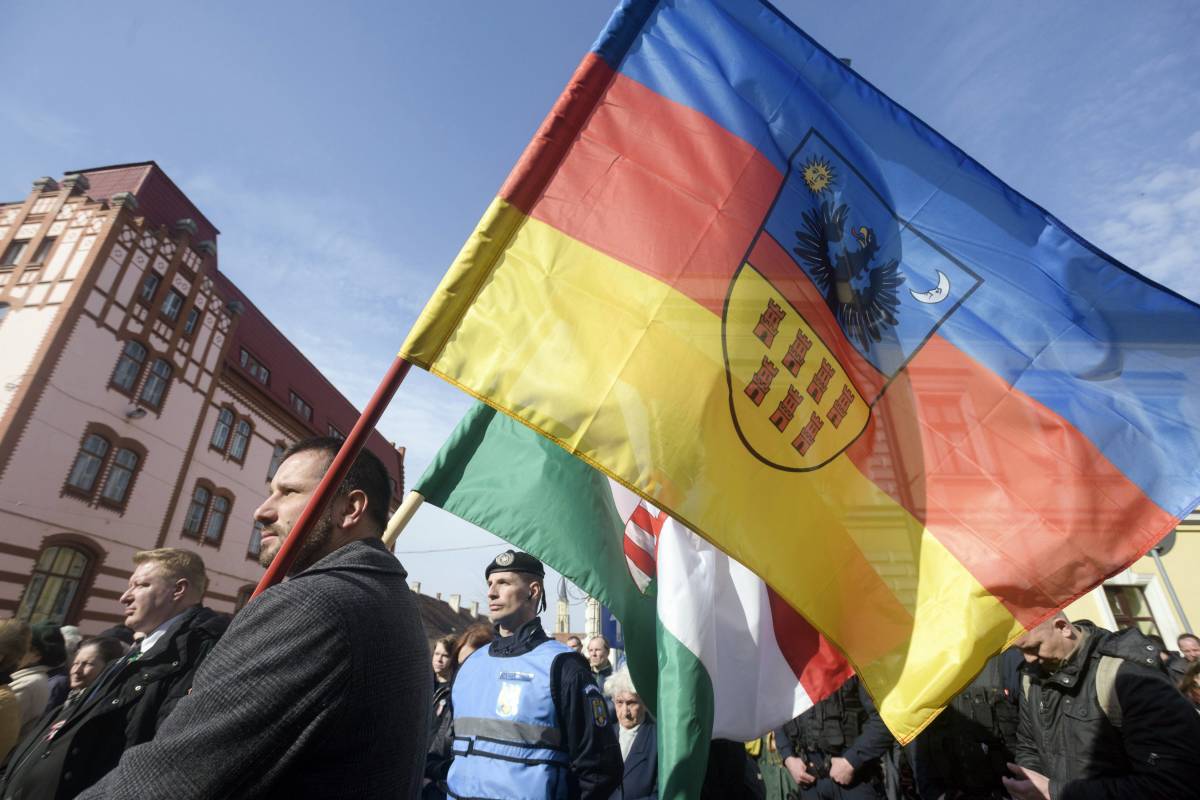 A csendőrség szerint nem, a szervezők szerint viszont az Erdély-zászló volt a bírságolás apropója •  Fotó: Biró István