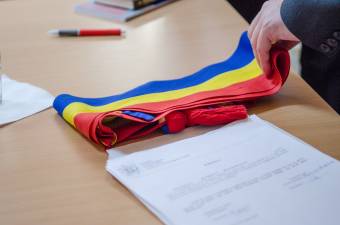 Tiszteletbeli polgári címmel tüntetnék ki az ötéves kislányt megmentő vendégmunkást