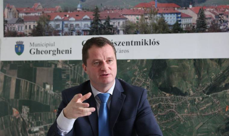 Felfüggesztették Mezei Jánost