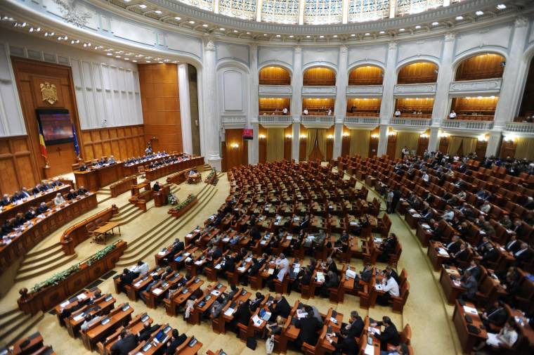 Felmérés: három párt, köztük az RMDSZ jutna be a parlamentbe