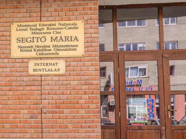 Meneszthetnek két iskolai aligazgatót