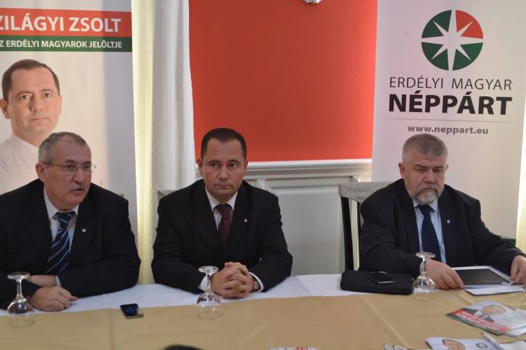 Választás Bukarest és Erdély érdekei között