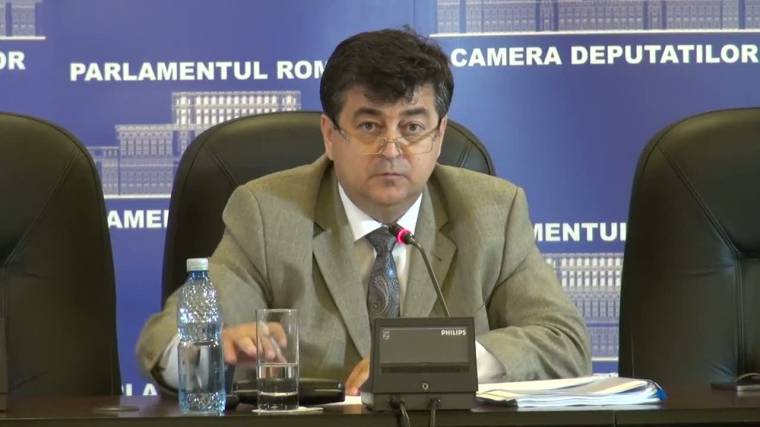 Vizsgálóbizottság keresheti az ügynököt