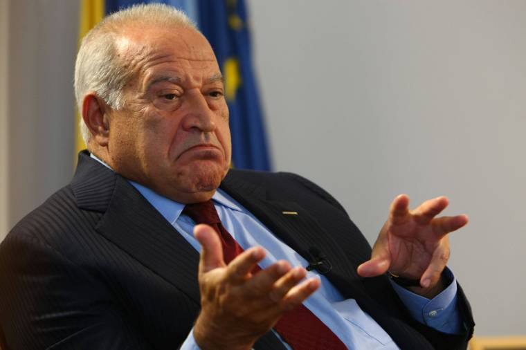 Tíz évre ítélték korrupció miatt Dan Voiculescut