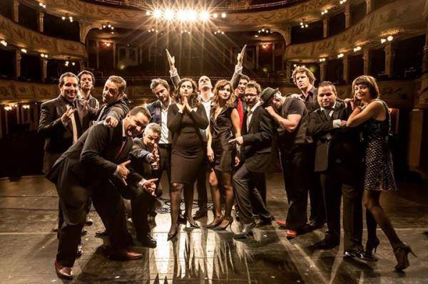Fülbemászó muzsikával szédít a Budapest Bár