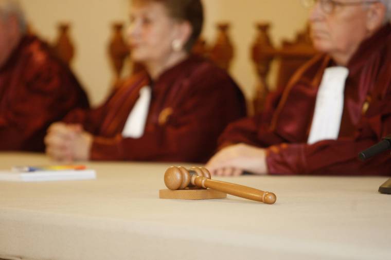 Az alkotmánybíróságnál panaszolta be a legfelsőbb bíróságot Viorica Dăncilă