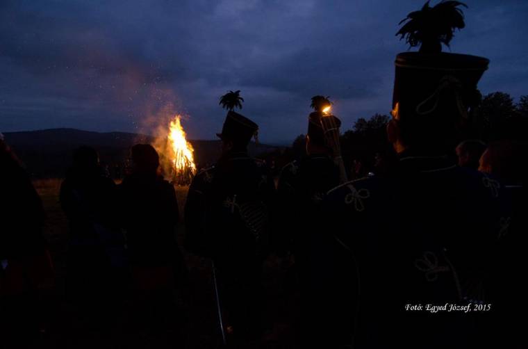 EMNP: a diktatúrára emlékeztetnek az őrtűzgyújtást követő zaklatások