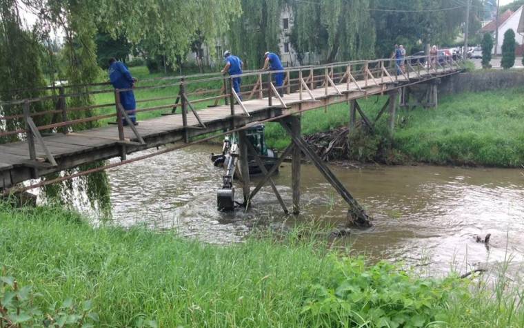 Folyómedret takarított a vízügy Udvarhelyen