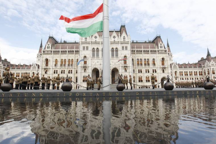 Hogyan válasszuk le Budapestről az erdélyi magyarokat?