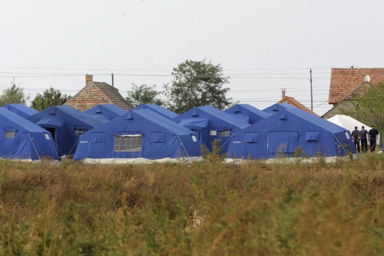 Sátortábort építettek a Romániába érkező migránsoknak Temes megyében