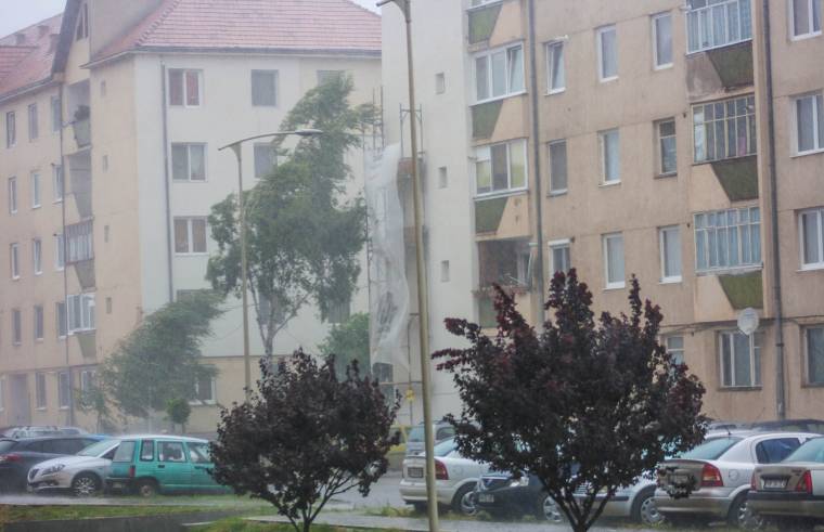 Viharosra fordul az időjárás