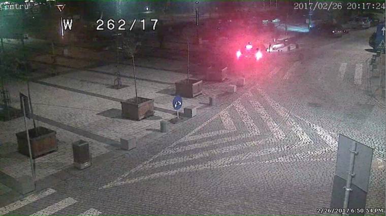 Így vette egyenesbe a kanyart az ittas sofőr Csíkszeredában – VIDEÓ
