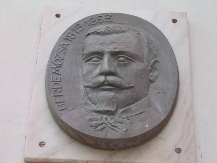 Berde Mózsa-szobrot állítanak Sepsiszentgyörgyön