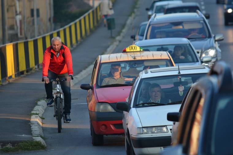 A bringások többsége nem vigyáz a fejére
