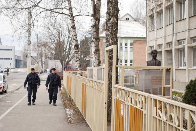 Tízezer csendőr és tizenháromezer tűzoltó teljesít szolgálatot a választások alatt