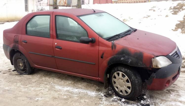 Felgyújtották Hans Hedrich civil aktivista autóját