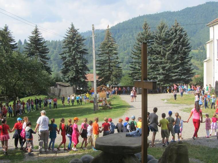 Együtt táboroznak a Gyimes-völgyi diákok