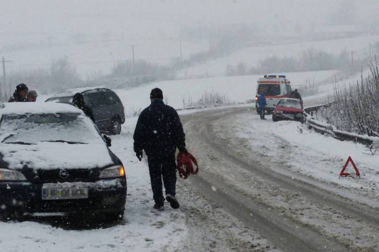 Hármas koccanás a havazás miatt