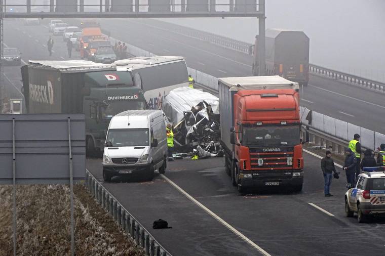 Buszbaleset Nagylak közelében: négyen meghaltak