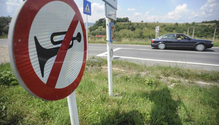 Sok volt a dudaszó, bírságot kaptak a tiltakozó autósok Sepsiszentgyörgyön