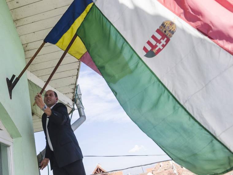 Nem loboghat a piros-fehér-zöld