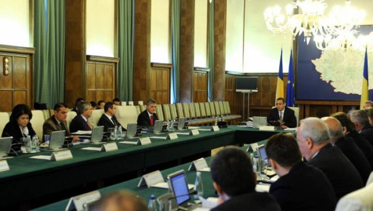 A parlament előtt a decentralizációs törvény