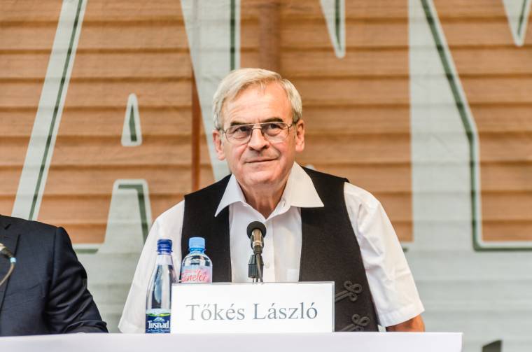Tőkés Tusványoson: fontos a védhatalmi státus és az autonómia