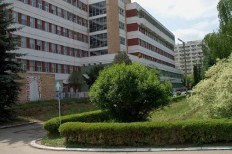 Csendőrséggel távolították el a romákat a kórházból