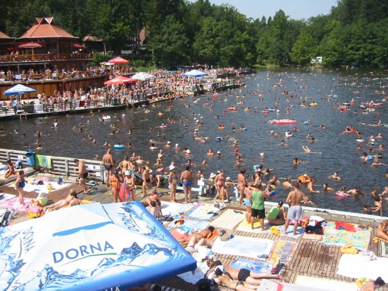 Kezdődik a strandszezon a Medve-tónál