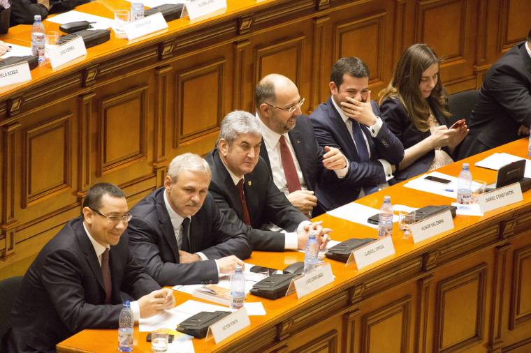 Ponta felelősséget vállalt új kormánya programjáért