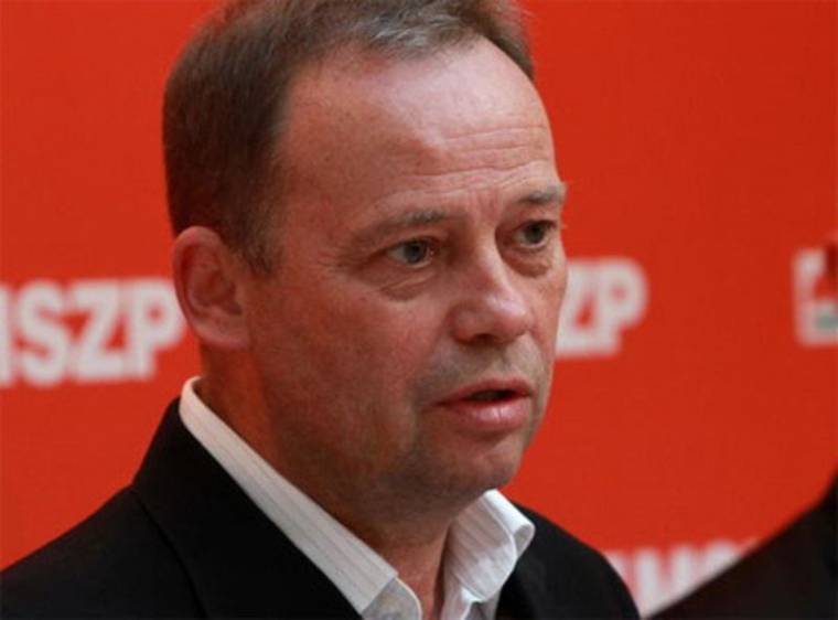 Lerománozta az erdélyi magyarokat Szanyi Tibor