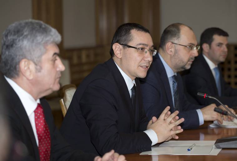 Bemutatta új kormányát Victor Ponta román miniszterelnök