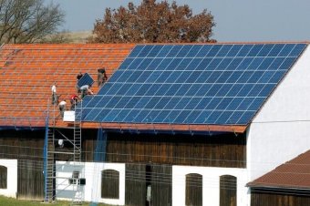 Lehetőséget teremtenének arra, hogy a lakosok ne csak termeljék, hanem tárolják is az áramot