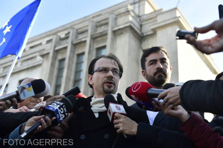 Tömegesen lépnek ki az USR Prahova megyei szervezetének tagjai a pártból