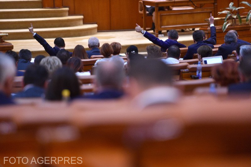 Kezdődik a parlament idei második rendes ülésszaka. Vitára fel! Archív •  Fotó: Grigore Popescu/Agerpres