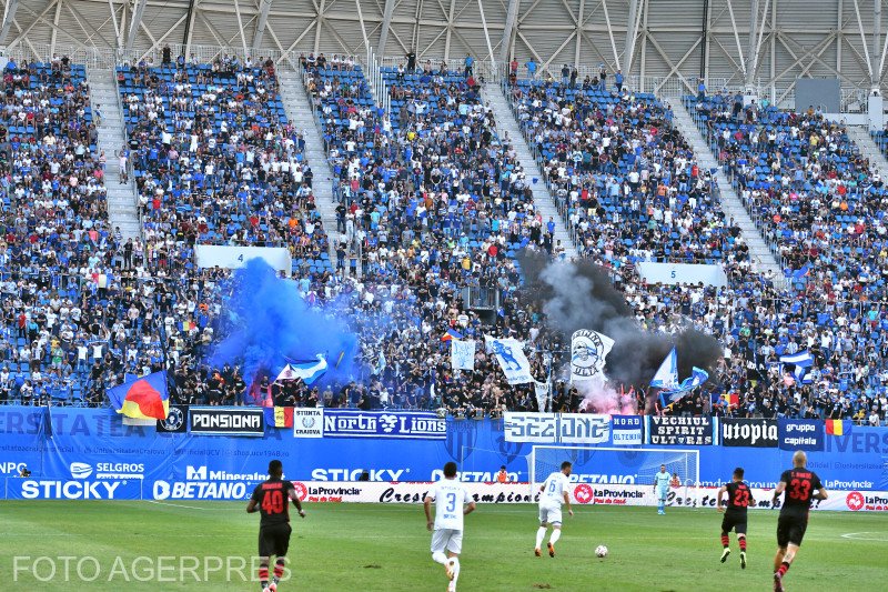 A Craiova szurkolói a meccs előtt és közben is kiviselték magukat •  Fotó: Nicolae Badea/Agerpres