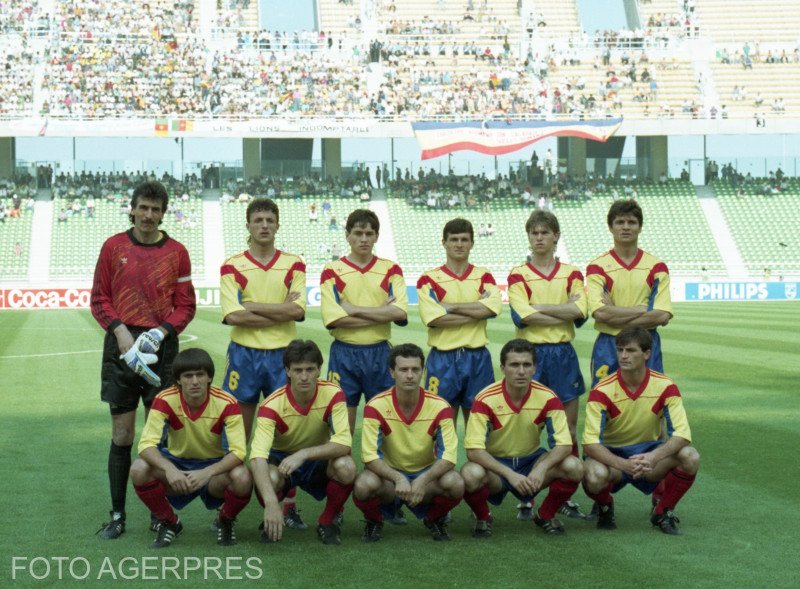 Románia kezdőcsapata a Kamerun ellen 2–1-re elveszített mérkőzésen. Felső sor (balról jobbra): Silviu Lung, Gheorghe Popescu, Daniel Timofte, Ioan Ovidiu Sabău, Florin Răducioiu és Ioan Andone. Guggolnak: Marius Lăcătuș, Iosif Rotariu, Mircea Rednic, Gheo •  Fotó: Cornel Mocanu/Agerpres
