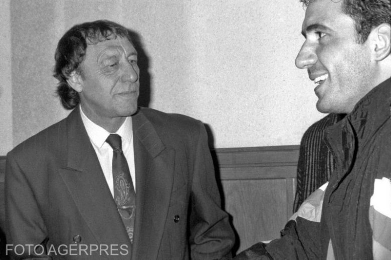 A román foci két legendás játékosa, 
Nicolae Dobrin és Gheorghe Hagi 1992-ben •  Fotó: Eugen Enachescu/Agerpres