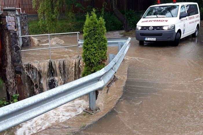 Megáradt a Vargyas-patak, pincéket öntött el a víz Szentegyházán