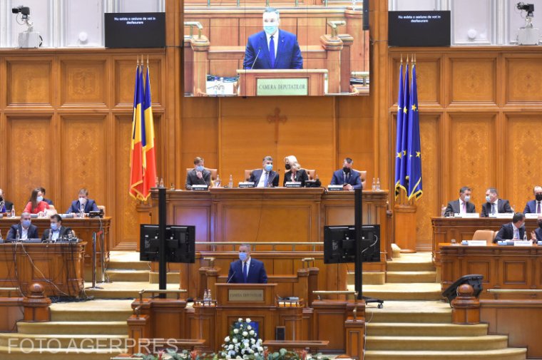 Bizalmat szavazott a parlament a Ciucă-kabinetnek; az ülésen az is kiderült, miért bútorozott össze a PNL a PSD-vel