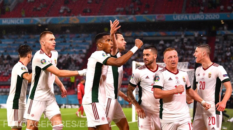 Szalai Ádám góljának örülnek Marco Rossi tanítványai •  Fotó: Lukas BarthTuttas/EPA/Agerpres